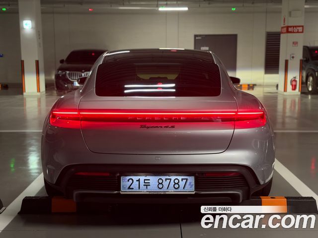 Porsche Taycan 4S — пробег 7 900 км — фото 4 из 5