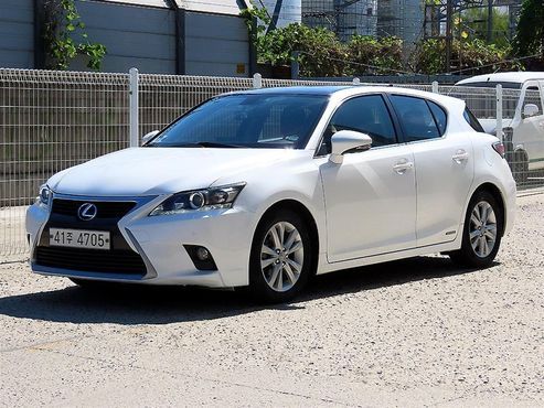 Lexus CT200h 1.8 Supreme ZWA10 — пробег 127 584 км — фото 2 из 5