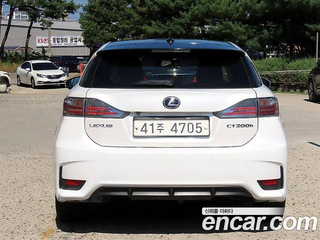 Lexus CT200h 1.8 Supreme ZWA10 — пробег 127 584 км — фото 4 из 5