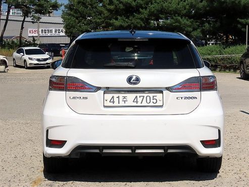 Lexus CT200h 1.8 Supreme ZWA10 — пробег 127 584 км — фото 4 из 5