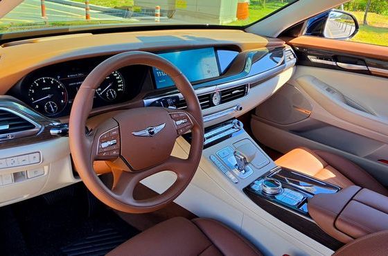 Genesis G90 3.3 T AWD Luxury — пробег 106 000 км — фото 1 из 5