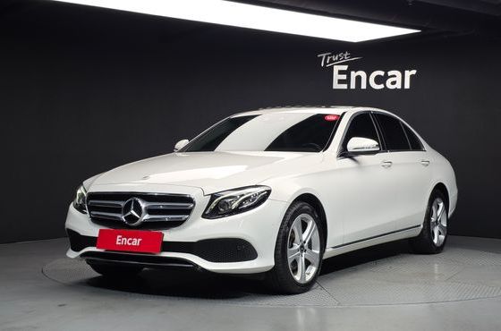 Mercedes-Benz E-Class E220d 4MATIC Avantgarde — пробег 64 536 км — фото 1 из 5