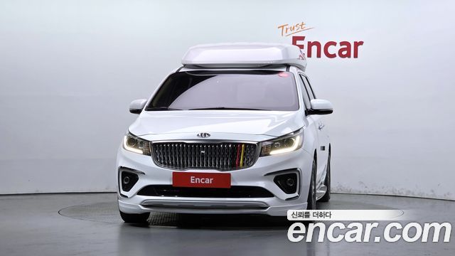 Kia Carnival 9-Seater Hi-Limousine Luxury — пробег 65 109 км — фото 3 из 5