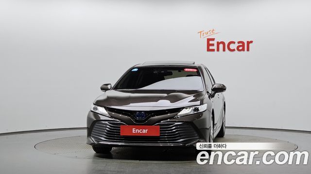 Toyota Camry 2.5 XLE Hybrid — пробег 74 340 км — фото 3 из 5