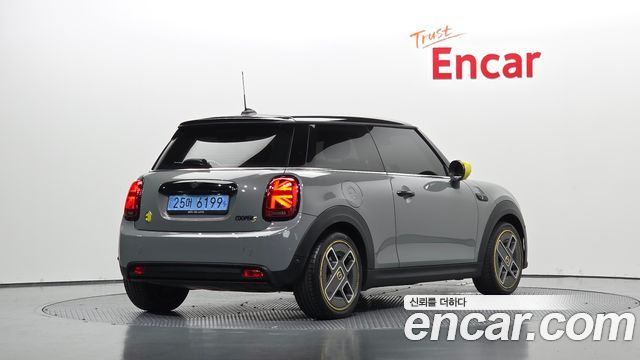 Mini Cooper SE Electric 3rd — пробег 11 040 км — фото 2 из 5