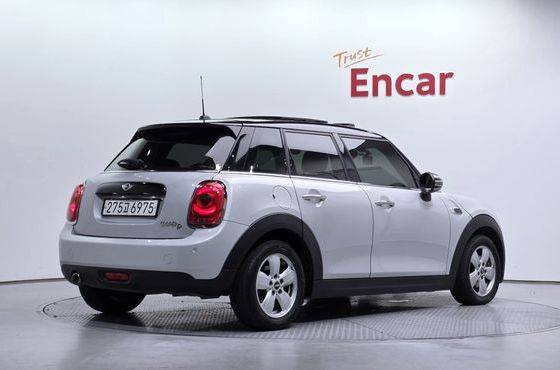 Mini Cooper 5Door Mid 3rd — пробег 125 709 км — фото 2 из 5