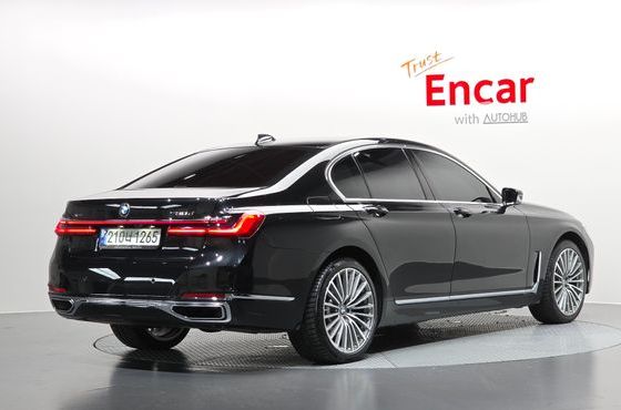 BMW 7-Series 730d xDrive Design Pure Excellence — пробег 67 567 км — фото 2 из 5