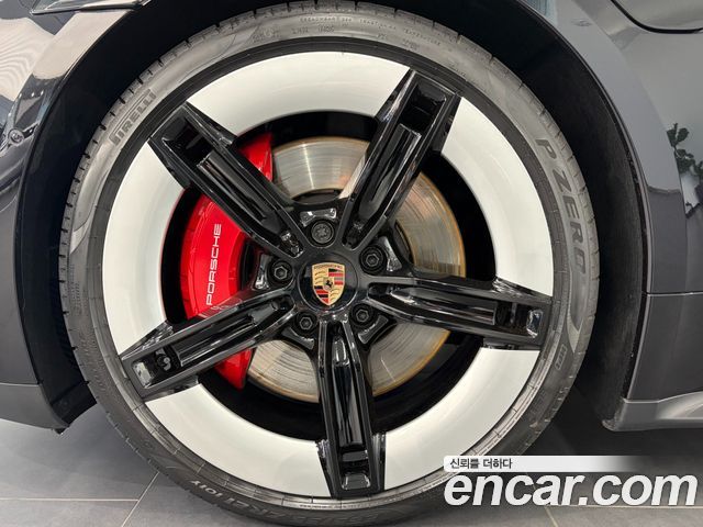 Porsche Taycan GTS — пробег 1 928 км — фото 5 из 5