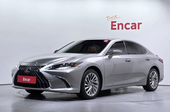 Lexus ES Executive — пробег 16 959 км — фото 1 из 5