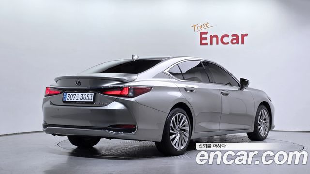 Lexus ES Executive — пробег 16 959 км — фото 2 из 5