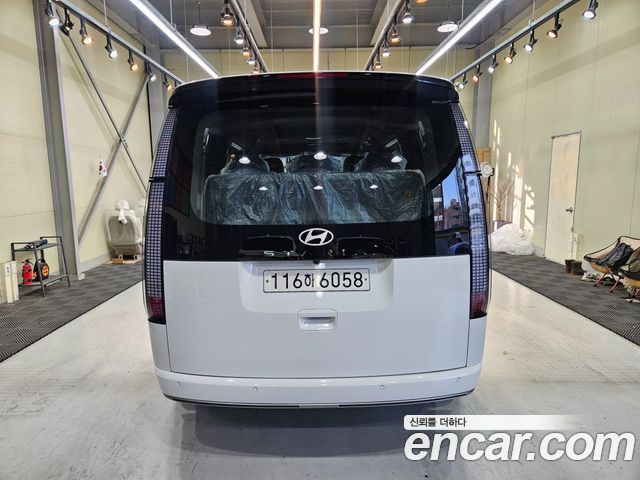 Hyundai Staria HEV 1.6T Lounge 7-Seater Inspiration — пробег 35 км — фото 4 из 5