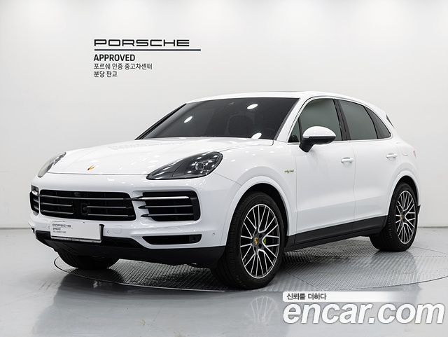 Porsche Cayenne 3.0 E-Hybrid — пробег 65 000 км — фото 1 из 5