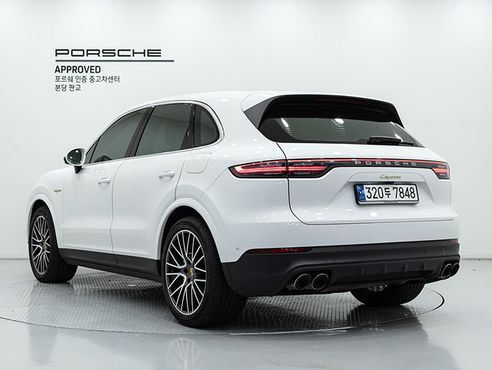 Porsche Cayenne 3.0 E-Hybrid — пробег 65 000 км — фото 2 из 5