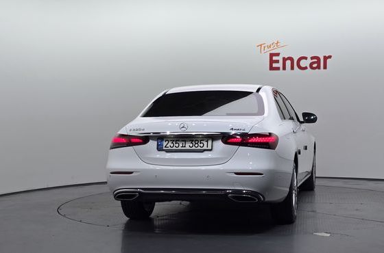 Mercedes-Benz E-Class E220d 4MATIC Exclusive — пробег 112 153 км — фото 4 из 5