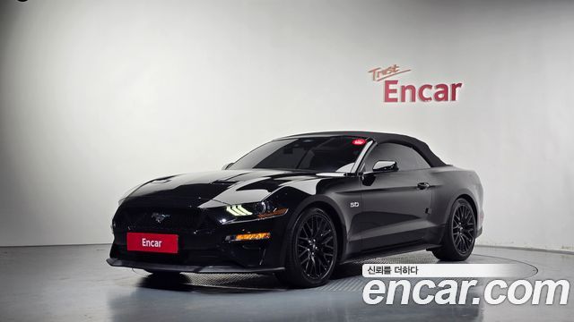 Ford Mustang GT Convertible — пробег 28 185 км — фото 1 из 5