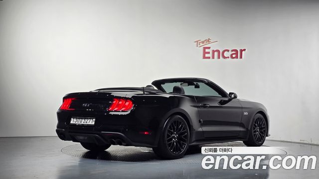 Ford Mustang GT Convertible — пробег 28 185 км — фото 2 из 5