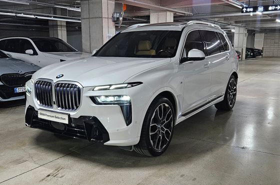 BMW X7 xDrive 40i M Sport 6STR — пробег 15 018 км — фото 1 из 5