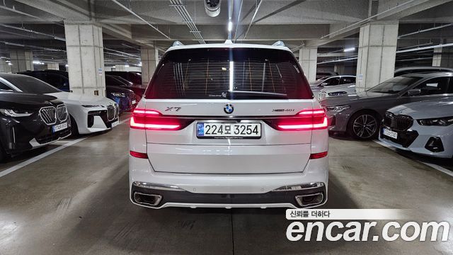 BMW X7 xDrive 40i M Sport 6STR — пробег 15 018 км — фото 4 из 5