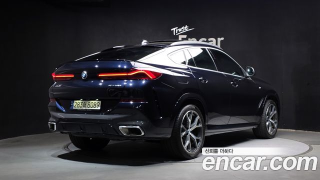 BMW X6 xDrive40i M Sport — пробег 12 518 км — фото 2 из 5