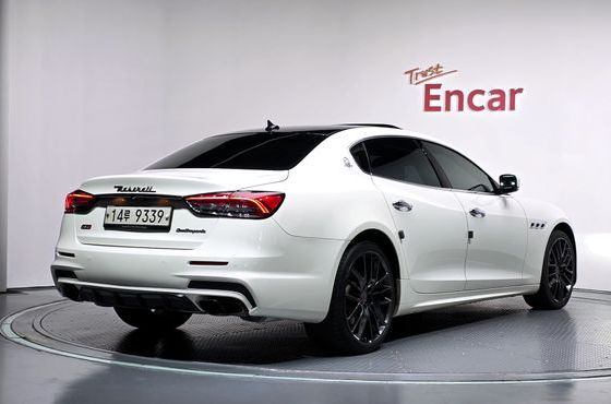Maserati Quattroporte GTS 3.8 V8 — пробег 105 380 км — фото 2 из 5