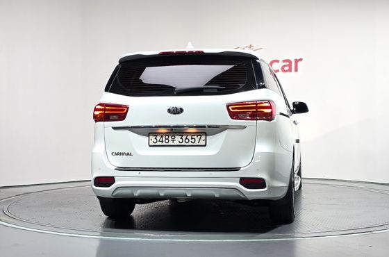 Kia Carnival 9-Seater Luxury — пробег 177 995 км — фото 4 из 5