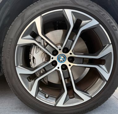 BMW X5 xDrive 50e xLine — пробег 13 947 км — фото 5 из 5