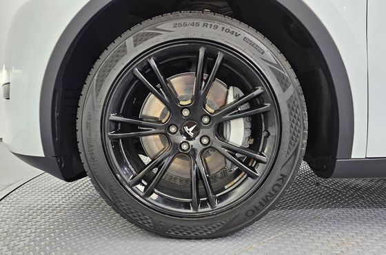 Tesla Model Y RWD — пробег 78 122 км — фото 5 из 5