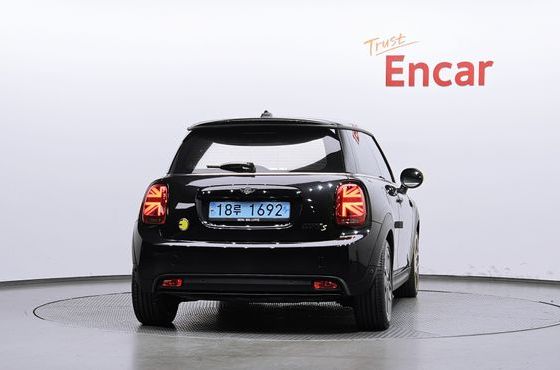 Mini Cooper SE Electric 3rd — пробег 50 542 км — фото 4 из 5