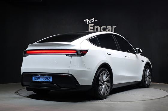 Tesla Model Y RWD — пробег 23 413 км — фото 2 из 5