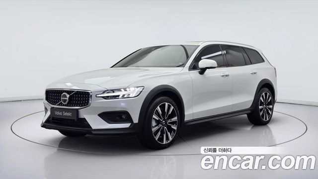 Volvo V60 B5 Ultra AWD — пробег 4 175 км — фото 1 из 5