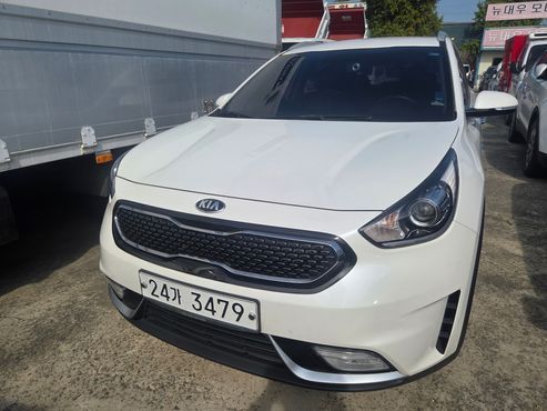Kia Niro Prestige — пробег 74 391 км — фото 1 из 5