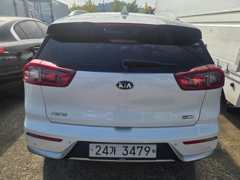 Kia Niro Prestige — пробег 74 391 км — фото 5 из 5