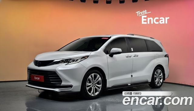 Toyota Sienna 2.5 Hybrid 2WD — пробег 45 983 км — фото 1 из 5