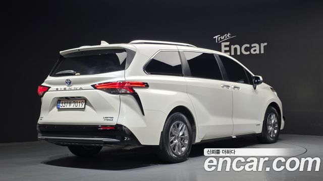 Toyota Sienna 2.5 Hybrid AWD — пробег 71 369 км — фото 2 из 5