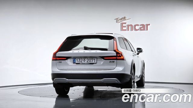 Volvo V90 B5 Pro AWD — пробег 105 179 км — фото 4 из 5