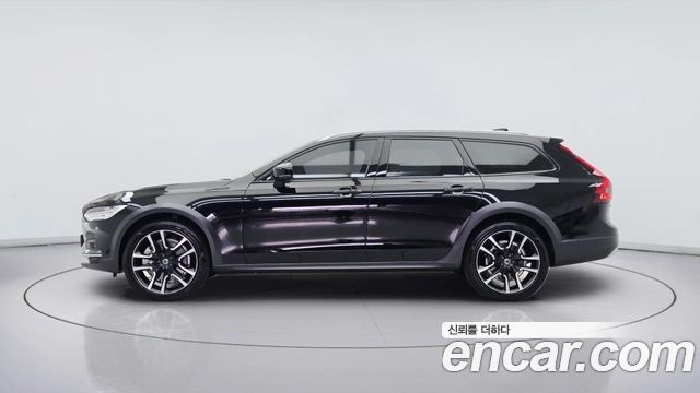 Volvo V90 B5 Ultimate AWD — пробег 4 038 км — фото 3 из 5