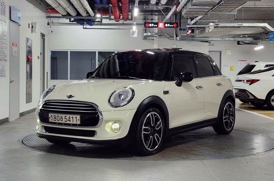 Mini Cooper 5Door HIGH 3rd — пробег 119 300 км — фото 1 из 5