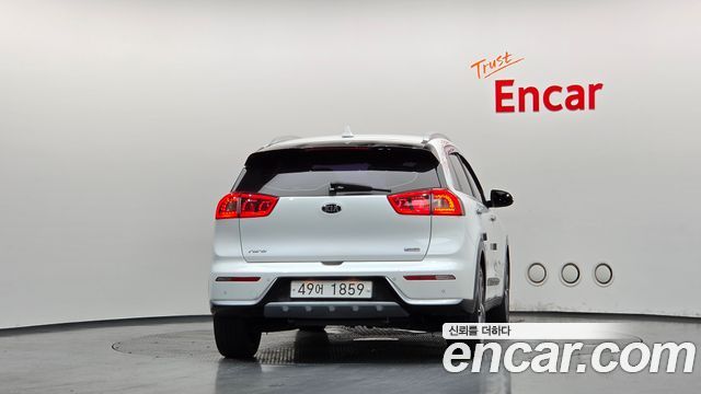 Kia Niro Prestige — пробег 73 230 км — фото 4 из 5