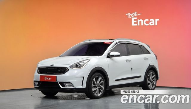 Kia Niro Prestige — пробег 73 230 км — фото 1 из 5