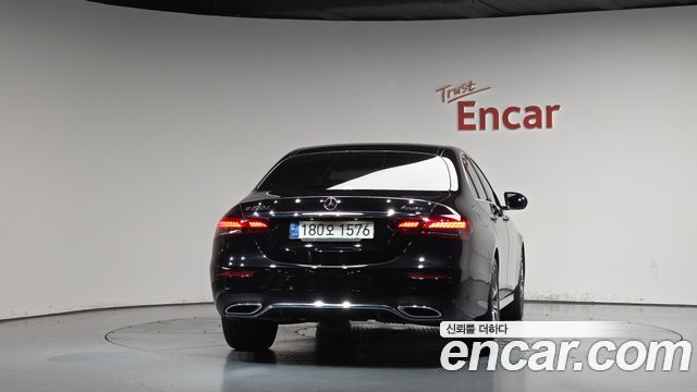Mercedes-Benz E-Class E220d 4MATIC AMG Line — пробег 66 326 км — фото 4 из 5