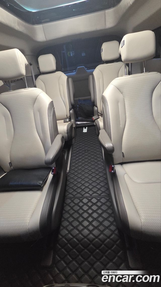 Kia Carnival Gasoline 9-Seater Hi Limousine Signature — пробег 24 000 км — фото 4 из 5