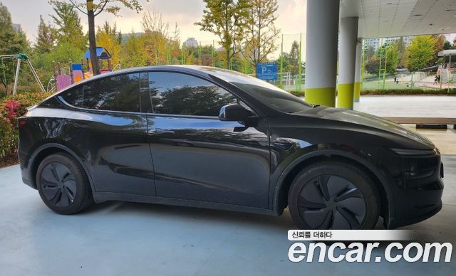 Tesla Model Y Premium RWD — пробег 17 188 км — фото 2 из 5