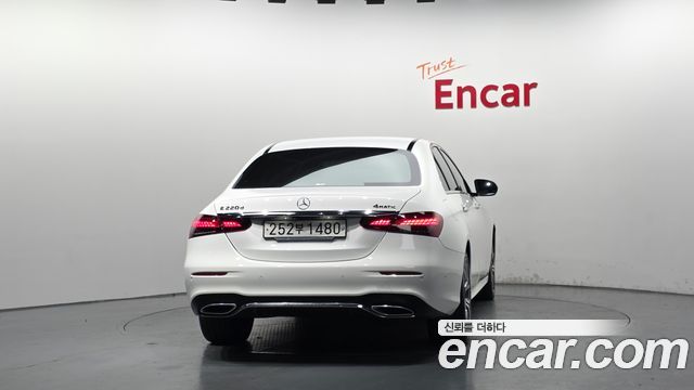 Mercedes-Benz E-Class E220d 4MATIC AMG Line — пробег 86 945 км — фото 4 из 5