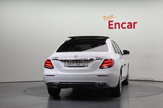 Mercedes-Benz E-Class E300 4MATIC Exclusive — пробег 79 670 км — фото 4 из 5