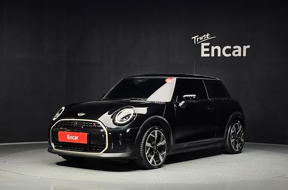 Mini Cooper Favoured — пробег 4 545 км — фото 1 из 5