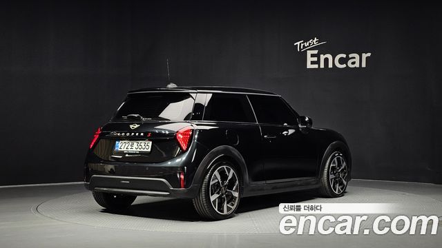Mini Cooper Favoured — пробег 4 545 км — фото 2 из 5