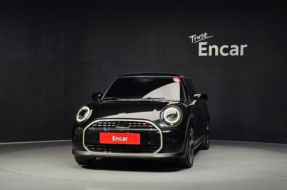 Mini Cooper Favoured — пробег 4 545 км — фото 3 из 5