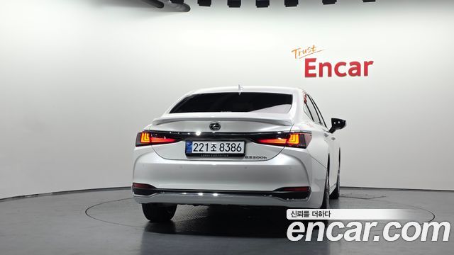 Lexus ES Executive — пробег 18 121 км — фото 4 из 5