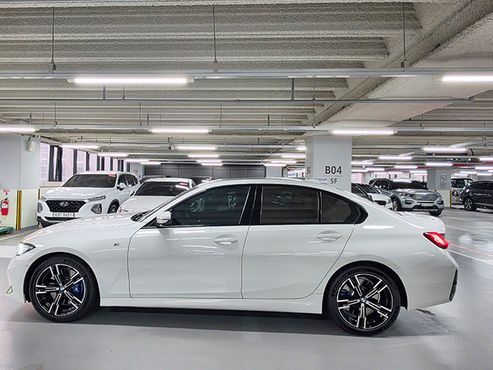 BMW 3-Series 320i M Sport — пробег 5 030 км — фото 5 из 5