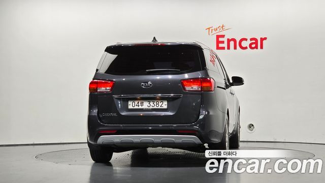 Kia Carnival 9-seater Prestige — пробег 72 374 км — фото 4 из 5